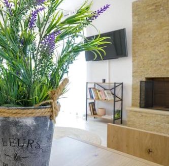 Kalamata Apartment | Over the Hill