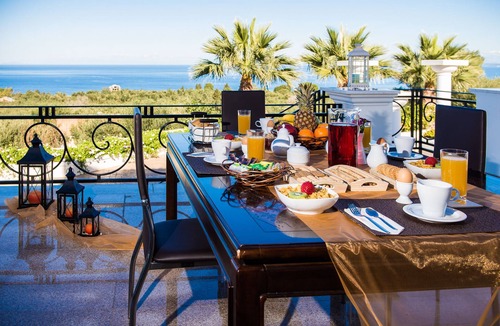 Akrotiri Villa | Panoramic Views, Authentic Atmosphere, Privacy, Luxury