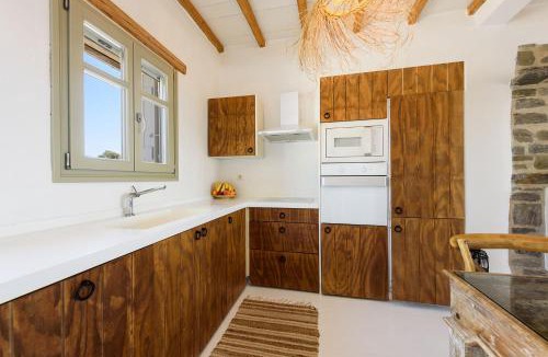 Santa Maria House | Parian Philoxenia Villa, Santa Maria Beach