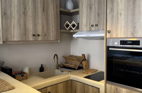 Finikia Apartment | Pink Freud Studio - no swimming pool