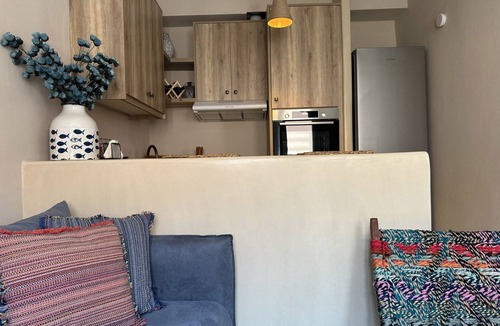 Finikia Apartment | Pink Freud Studio - no swimming pool