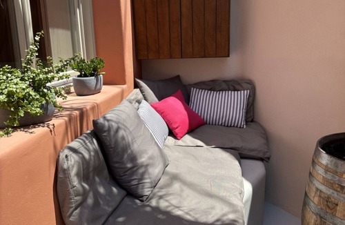 Finikia Apartment | Pink Freud Studio - no swimming pool