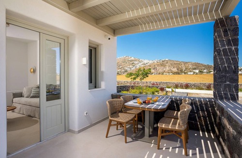 Kamari Apartment | Platies Luxury Maisonette
