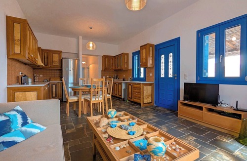 Loutra Apartment | PNOES Kythnos - Seaside Escape