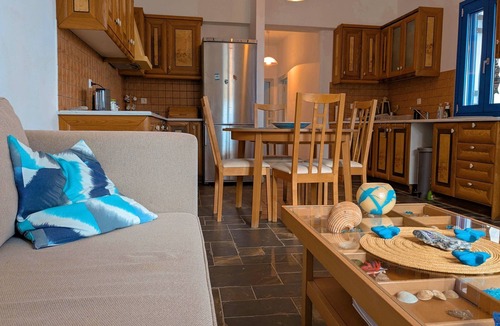 Loutra Apartment | PNOES Kythnos - Seaside Escape