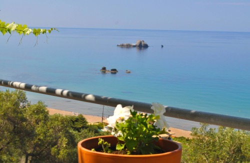Parelia Apartment | Pool Apartments with panoramic Pelekas Beach view