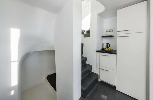 Emporio Apartment | Poseidon’s Water Escape Santorini Rooftop Jacuzzi