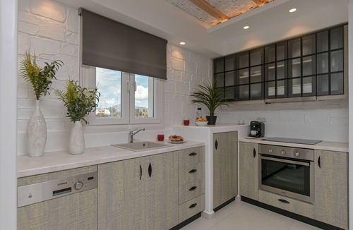 Plaka House | Premium Home with 2 Bedrooms, Outdoor Hot Tub and Sea View