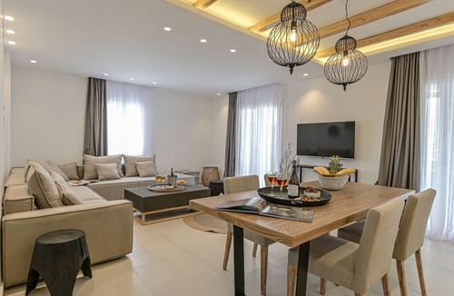 Plaka House | Premium Home with 2 Bedrooms, Outdoor Hot Tub and Sea View
