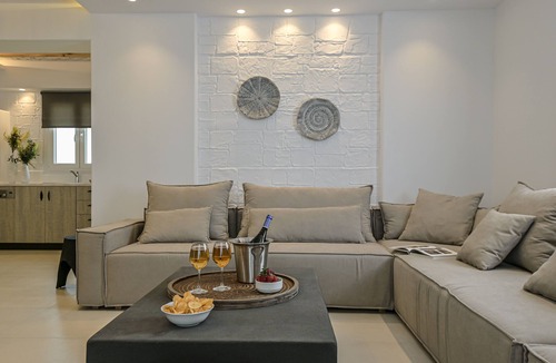 Plaka House | Premium Home with 2 Bedrooms, Outdoor Hot Tub and Sea View