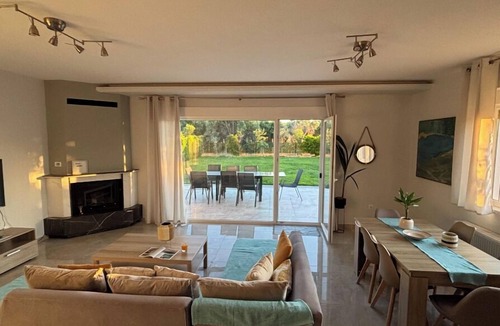 Nea Propontida House | Private Luxury Villa! Free Parking, Spacious Garden, Stylish Fireplace