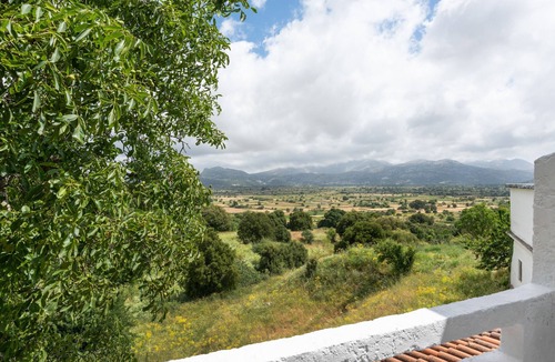 Magoulas Apartment | Room 'Athena' with Mountain View, Wi-Fi and Air Conditioning