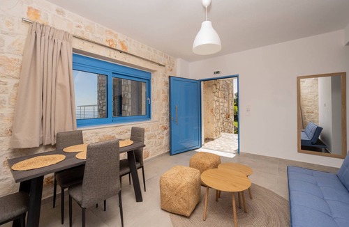Skinaria Condo | Royal Majestic Residences with Pool & Sea View