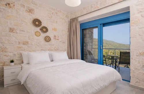 Skinaria Condo | Royal Majestic Residences with Pool & Sea View