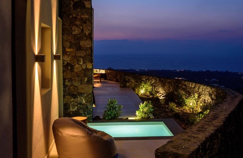 Finikia House | RyoLithos Suites