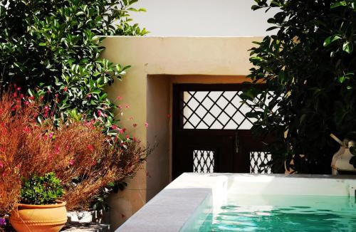 Megalochori Villa | Sandandstone villa Santorini