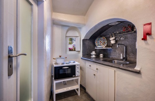 Oia House | SantoriniParadise: TRADITIONAL CAVE in the heart of OIA