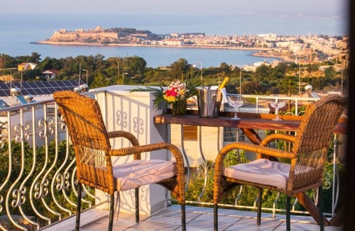 Violi Charaki Apartment | Sea and City Views Apartment in villa "ZINA"