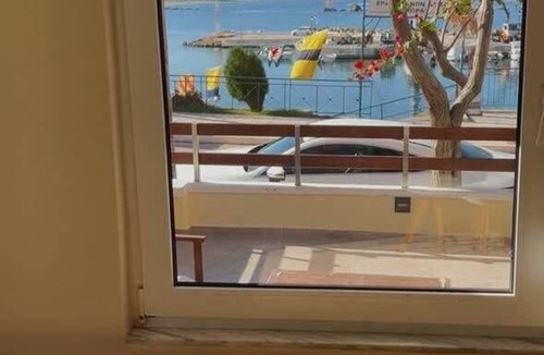 Nea Chora Villa | Sea Front 1 min walk to Shore Town House
