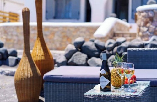 Agia Paraskevi Apartment | Sea & Me Luxury Beach House – Elegant Cycladic Studio with Private Beach Access
