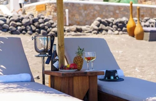 Agia Paraskevi Apartment | Sea & Me Luxury Beach House – Elegant Cycladic Studio with Private Beach Access