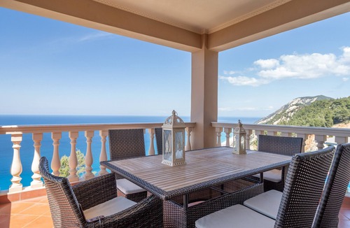 Evgiros Villa | Sea View 1 Country House with Sea View, Wi-Fi, and Air Conditioning