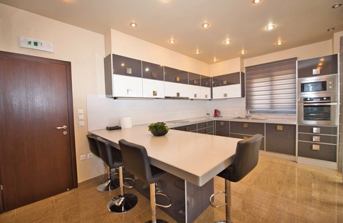 Kontos Apartment | Sea-view apartment in private villa with pool, gardens and modern comfort