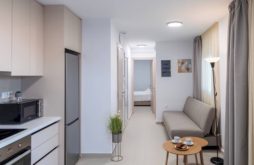Nea Alikarnassos Apartment | Sea Whisper Seafront Home with Hot Tub, by Estia