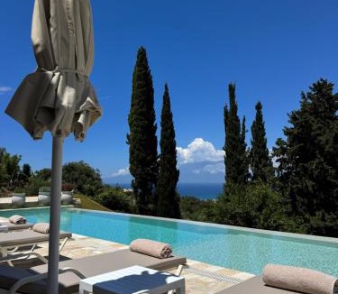 Petaleia Villa | SeaForest Villa, Grand New! 2 km from Beach