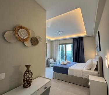 Petaleia Villa | SeaForest Villa, Grand New! 2 km from Beach
