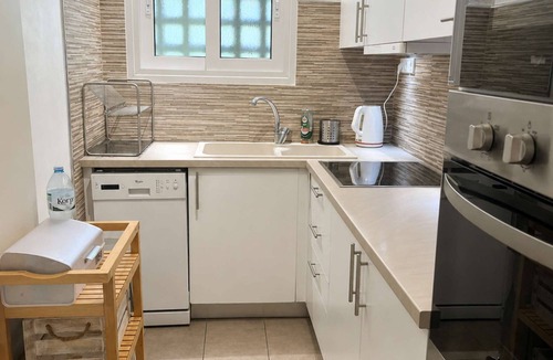 Katakali Apartment | Seaside Almyra Stay with pool, Agioi Theodoroi