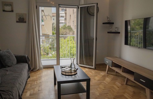 Palaio Faliro Apartment | Seaside Charm in Palaio Faliro – Walk to Beach & Cafés!