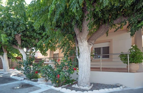 Plitra Apartment | Seaside Plitra Paradiso - Steps from the Beach