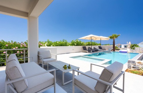 Pigianos Kampos Villa | Seaside Villa with Heated Pool, By Hellocrete