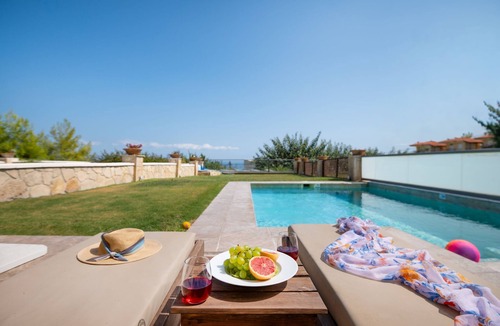Pallini Villa | Secluded Villa in Halkidiki – Pool, Balcony, Beach Nearby