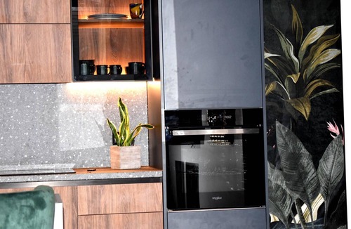 Alepou Apartment | Skyview Suite Apartment with Mountain View, Wi-Fi, and Air Conditioning