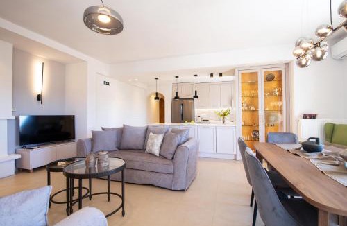 Perama Apartment | Sofias & Rolandos Luxury home