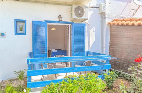 Sougia Apartment | Sougia Afrodite Rooms 1 with balcony
