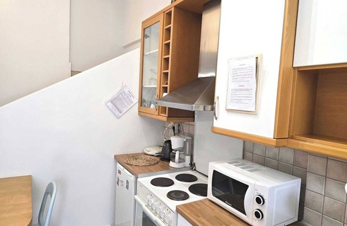 Marousi Apartment | Spacious cosy studio w/100mbps Fiber@Home WiFi in very safe & quiet area!