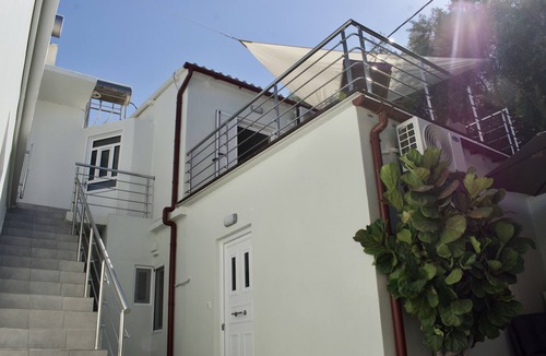 Daratsos Apartment | "Spyros" 1-Room Apartment - Simple, cozy, close to the beach