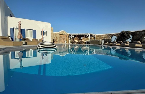 Kanalia Villa | Stay Waterfront – Stunning 6-Bedroom Villa Annita with Pool