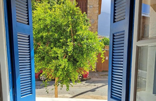 Kiparissia Apartment | Stone Family Home Garden Center Beach