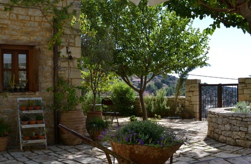 Vrousti House | "Stone Retreat" by Interhome
