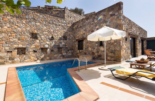 Livadia Villa | Stonebuilt Villa w/sea view & pool near Elafonissi