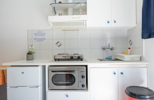 Pisses Apartment | Studio Apartment '1' with Sea View, Wi-Fi and Air Conditioning