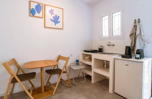 Parikia Apartment | Studio Apartment '5' with Private Terrace, Wi-Fi and Air Conditioning