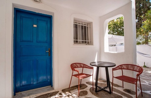 Parikia Apartment | Studio Apartment '5' with Private Terrace, Wi-Fi and Air Conditioning