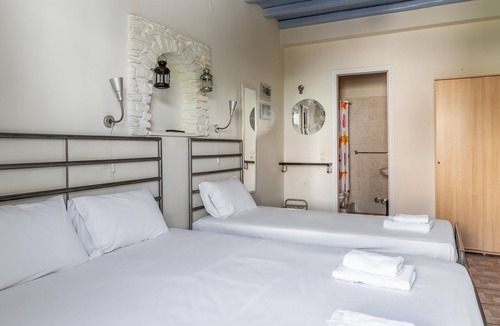 Tinos Town House | Studio Apartment 'En Tino 4' with Balcony, Wi-Fi and Air Conditioning