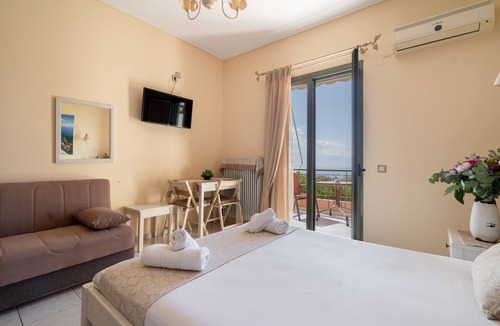 Kalamitsi Apartment | Studio Apartment 'Nontas Home 21' with Sea View, Wi-Fi and Air Conditioning