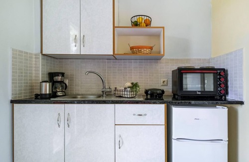 Pondi Apartment | Studio "Phaephon" with Sea View, Garden & Wi-Fi